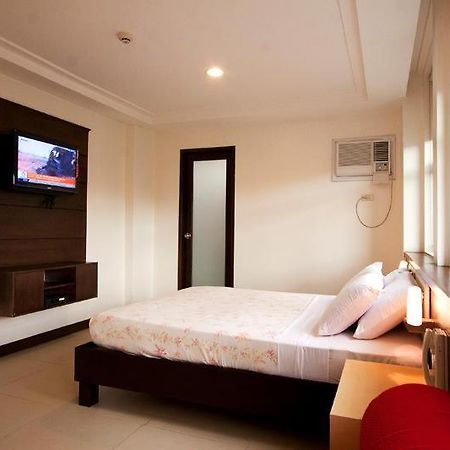 Olongapo Travel Lodge Экстерьер фото