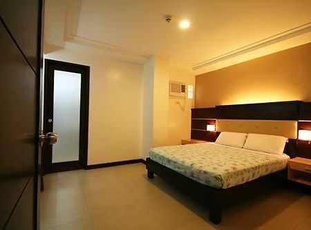 Olongapo Travel Lodge Экстерьер фото